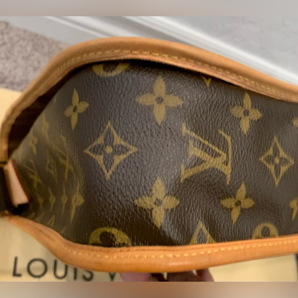 Louis Vuitton - Picture 9 of 14